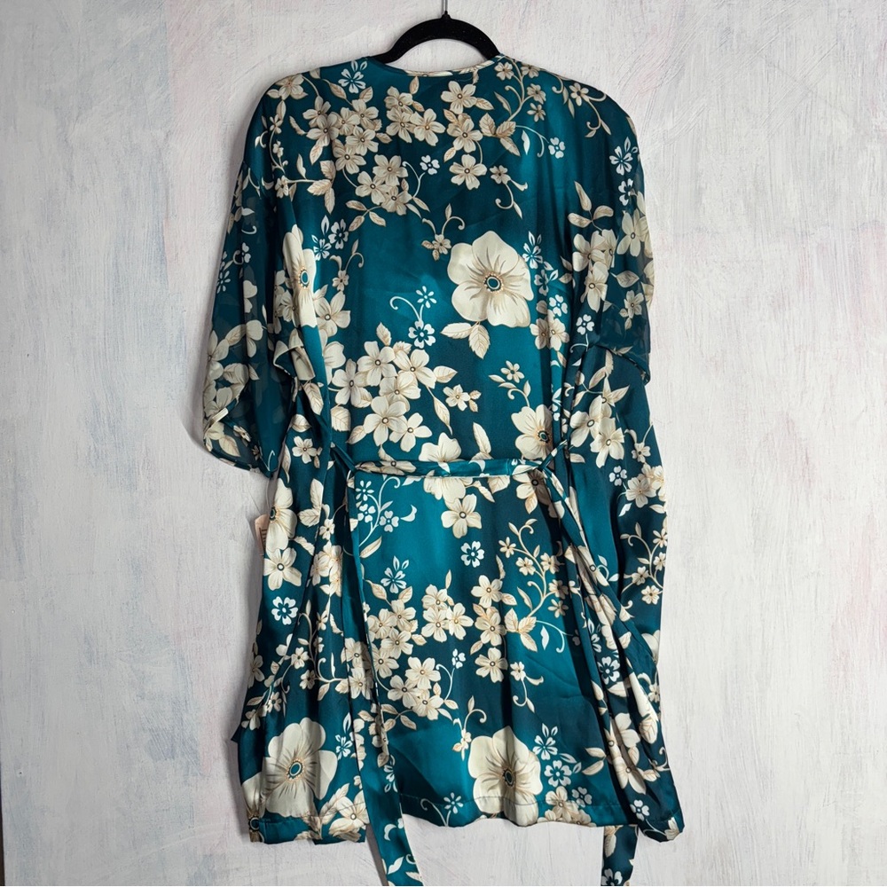 Vtg LA intimates medium  Floral Kimono Robe in Teal and Cream